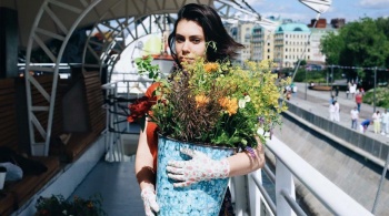 Заставка для - Московский проект предлагает бабушкам заработать на цветах